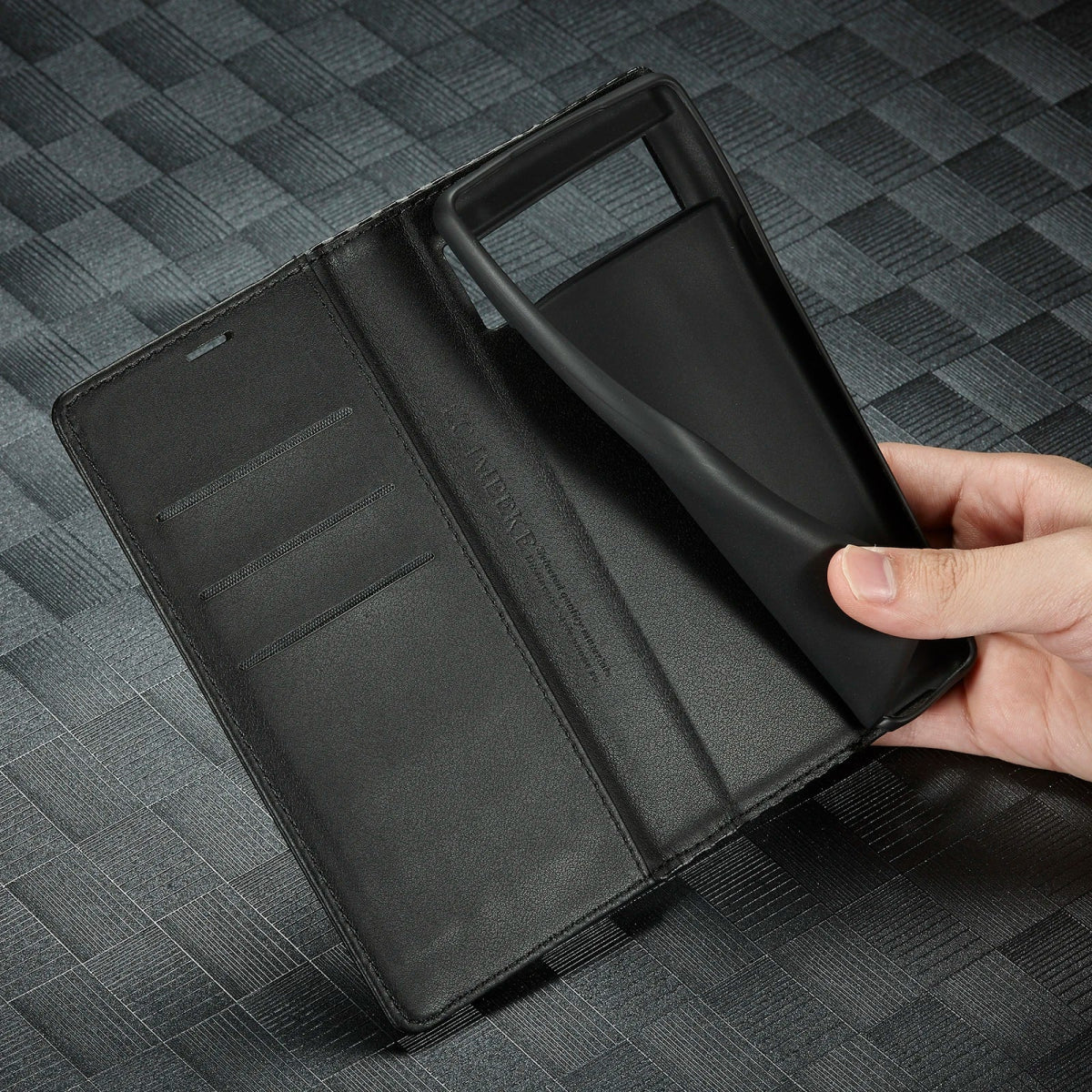 Google Pixel 8/ 8 Pro/ 7/ 7 Pro - Kohlefaser Flip Lederoptik Hülle mit Magnetischer Abdeckung und Kartenfach Handy Hülle online kaufen günstig bestellen