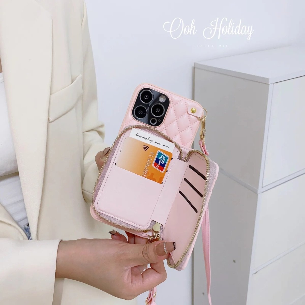iPhone 14/ Pro/ Plus/ Pro Max - Umhängetasche mit Umhänge Band, Schulterkartenhalter, Kosmetiktasche, Reißverschluss - Geldbörse aus Lederoptik iPhone 14/ Pro/ Plus/ Pro Max - Umhängetasche mit Umhänge Band, Schulterkartenhalter, Kosmetiktasche, Reißverschluss - Geldbörse aus Leder - Handy Held 24 online kaufen günstig bestellen
