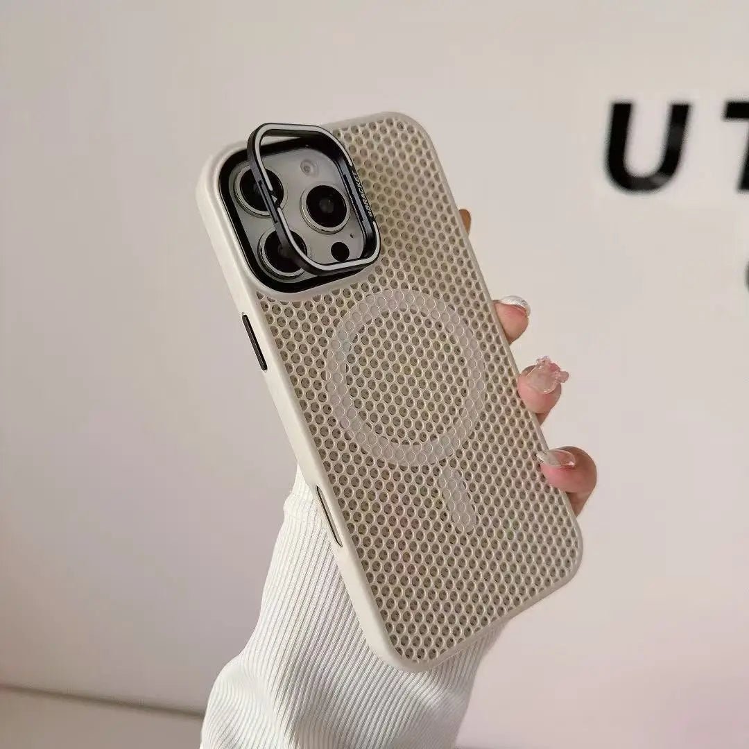 iPhone 15 / Plus / Pro / Pro Max – Magnetische Wabenmuster-Hülle mit Ständer iPhone 15 magnetische Wabenmuster-Schutzhülle mit Ständer – Ansicht der Halterung